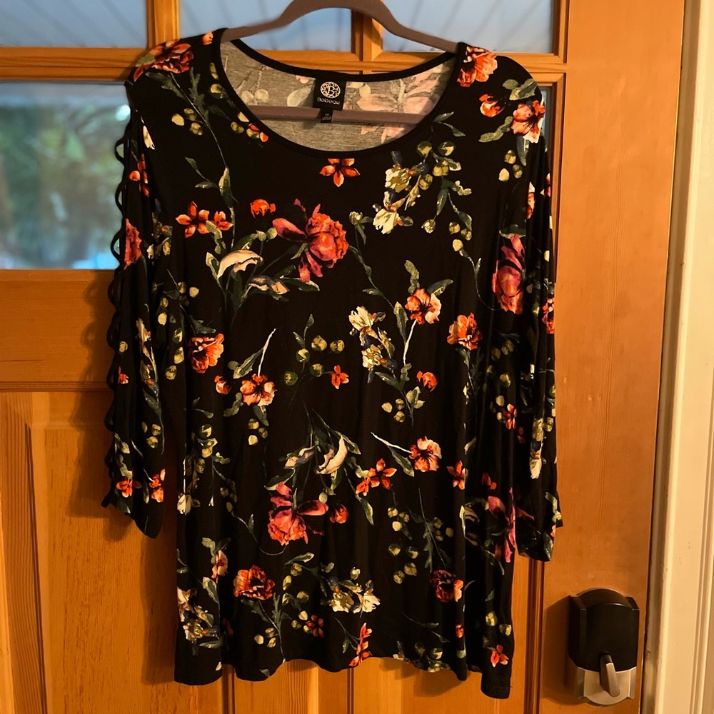 Floral sweater with open sleeve detail